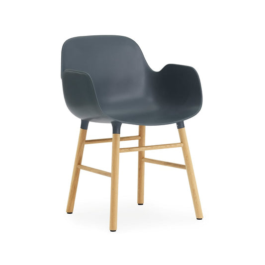 Normann Copenhagen Form karmstol blue, ekben