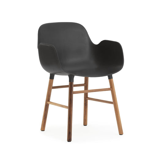 Normann Copenhagen Form karmstol black, valnötsben