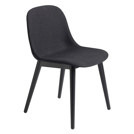 Muuto Fiber Side Chair med träben Remix 183-black