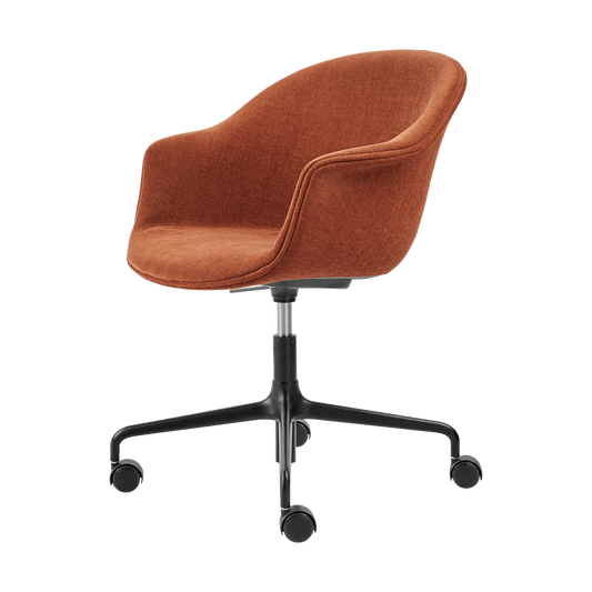 GUBI Bat Meeting Chair kontorsstol helklädd Belsuede special fr dedar 133-svarta ben