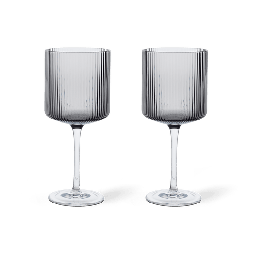 ferm LIVING Ripple rödvinsglas 32,5 cl 2-pack Smoked grey