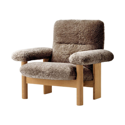 Audo Copenhagen Brasilia fåtölj Natural oak-Sahara sheepskin curly