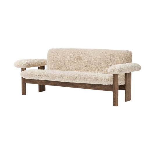 Audo Copenhagen Brasilia soffa 2-sits Walnut-Nature sheepskin curly