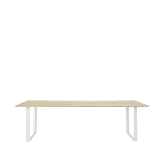 Muuto 70/70 matbord 255x108 cm Solid oak-White