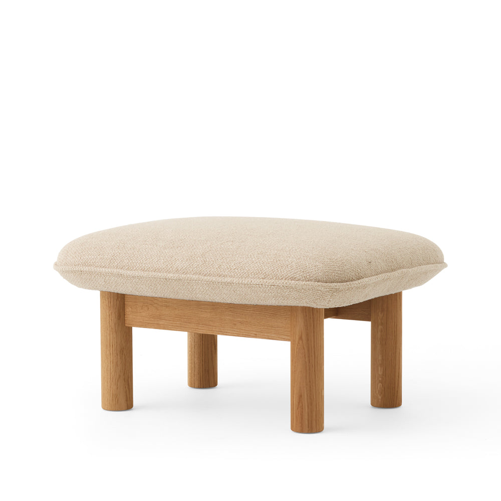 Audo Copenhagen Brasilia Fußhocker Stoff bouclé 02 beige, Eichenholzgestell