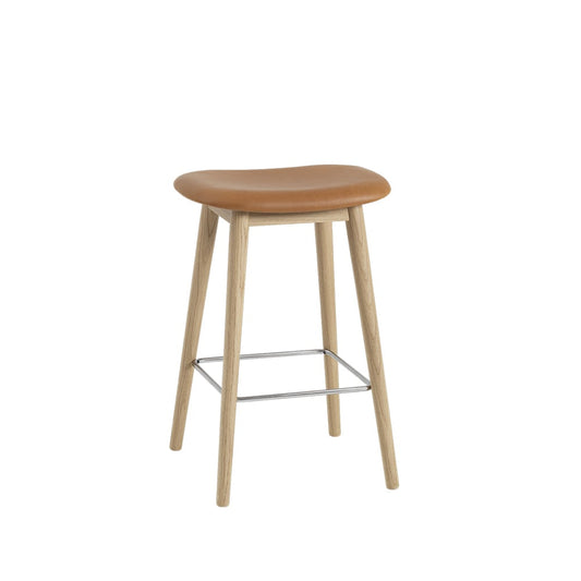 Muuto Fiber counter stool barpall 65 cm Cognac-oak