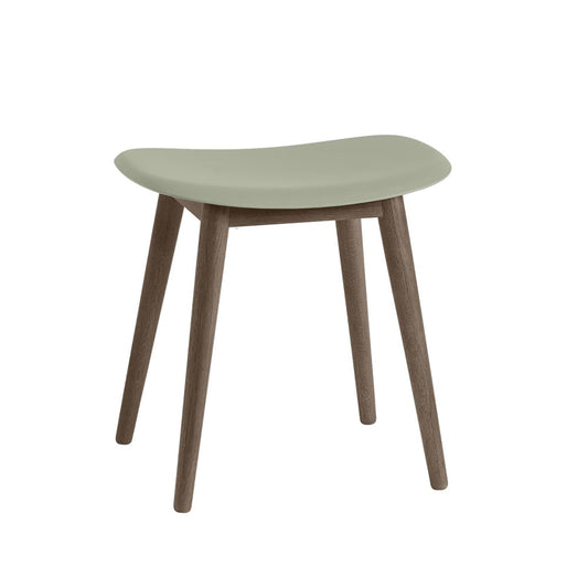 Muuto Fiber Hocker Dusty green, dunklebraun gebeizte Holzbeine