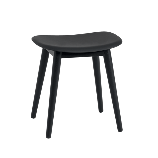 Muuto Fiber Hocker Black, Holzbeine