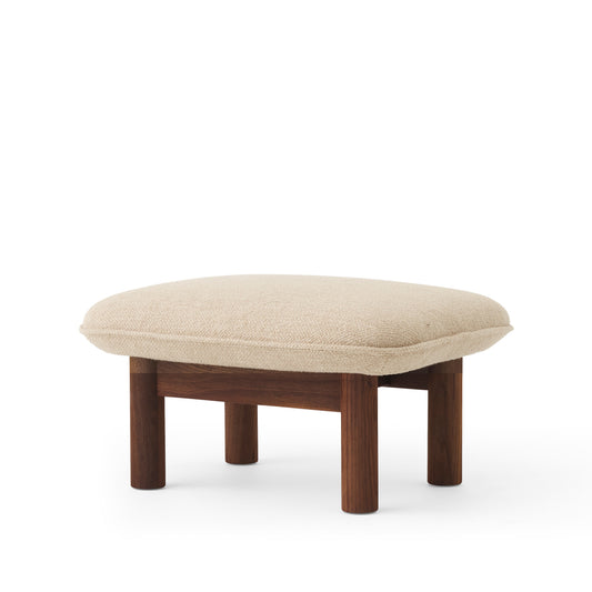 Audo Copenhagen Brasilia Fußhocker Stoff bouclé 02 beige, Walnussholzgestell