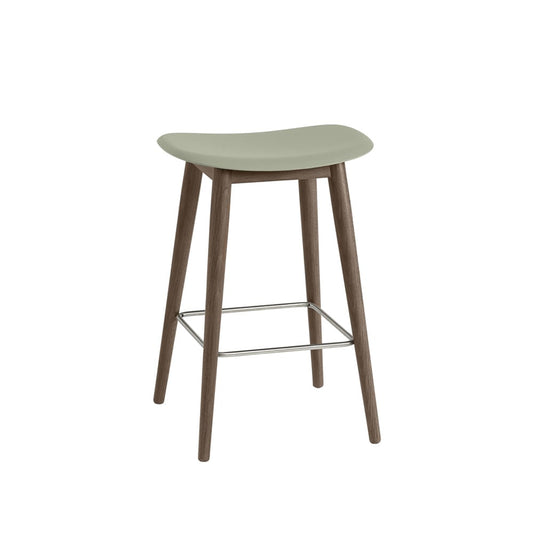 Muuto Fiber counter Stuhl 75 cm Dusty green, dunklebraun gebeizte Beine