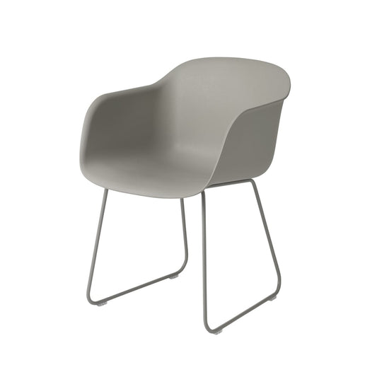 Muuto Fiber karmstol sled base grey, gråa medar