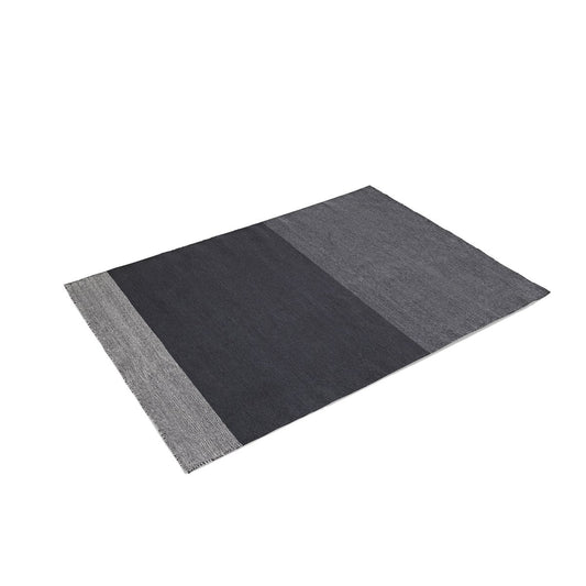 Muuto Varjo Teppich 170 x 240cm Dunkelgrau