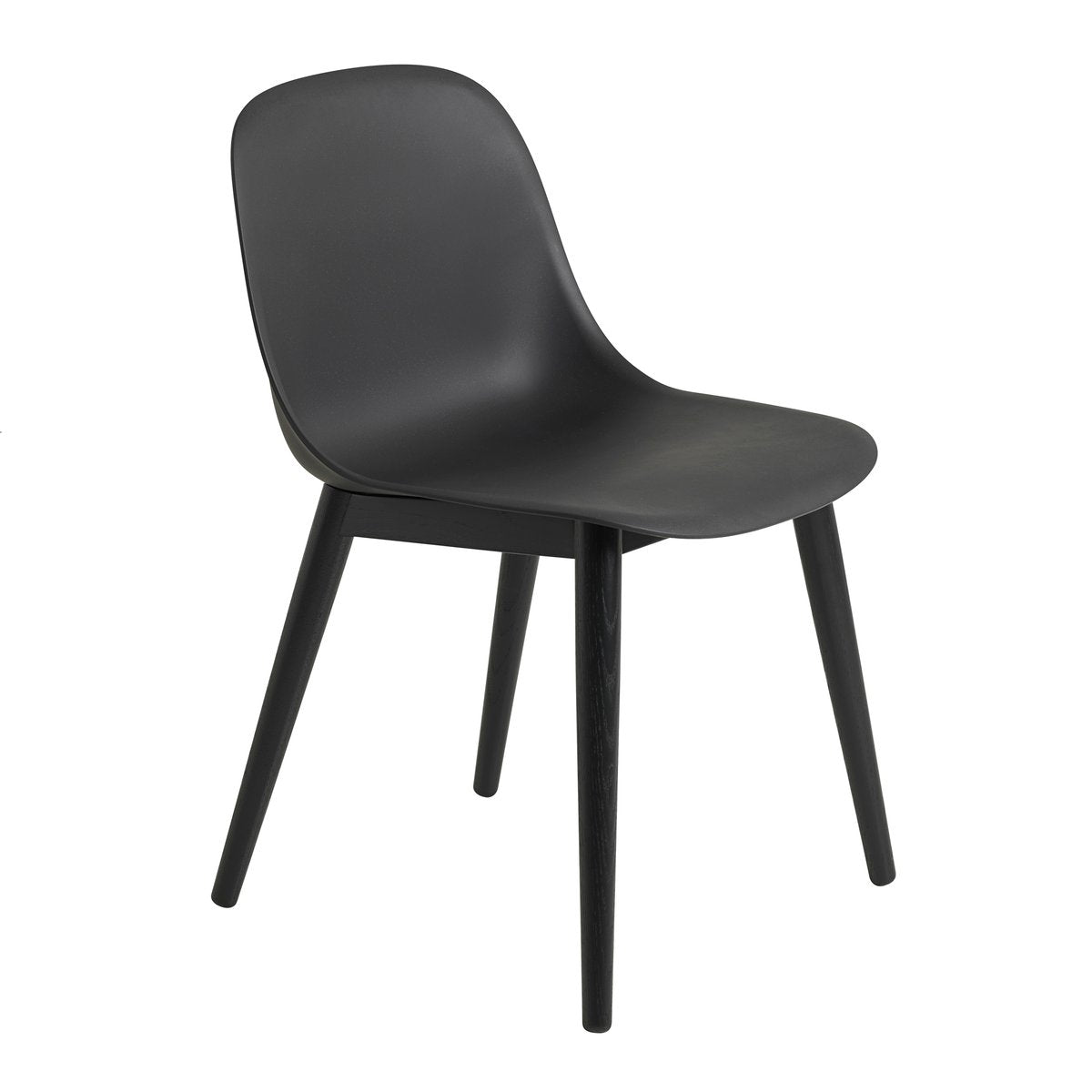 Muuto Fiber Side Chair med träben Svart